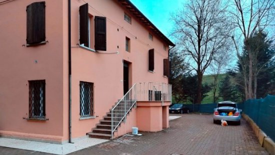 Porzioni in venditaCastelnovo Di Sotto - Castelnovo Di Sotto